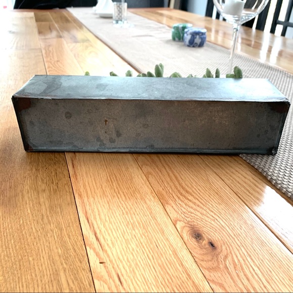 Chic rustic metal box plant - Picture 3 of 5